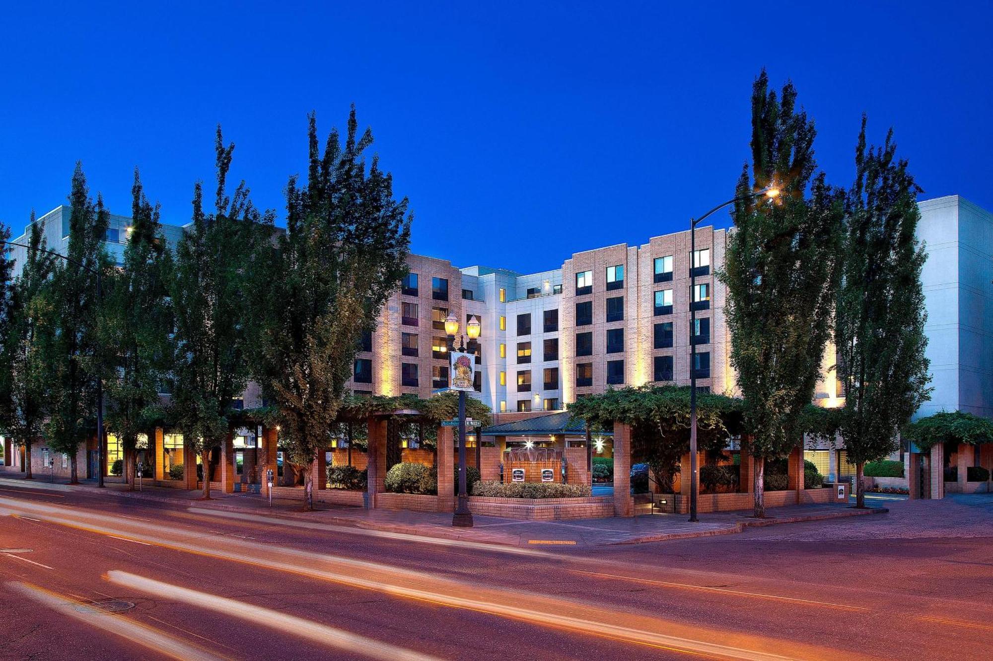 Отель Courtyard Portland Downtown / Convention Center Экстерьер фото