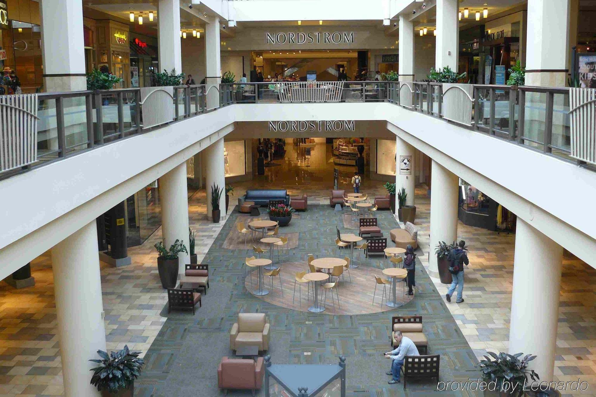 Отель Courtyard Portland Downtown / Convention Center Интерьер фото