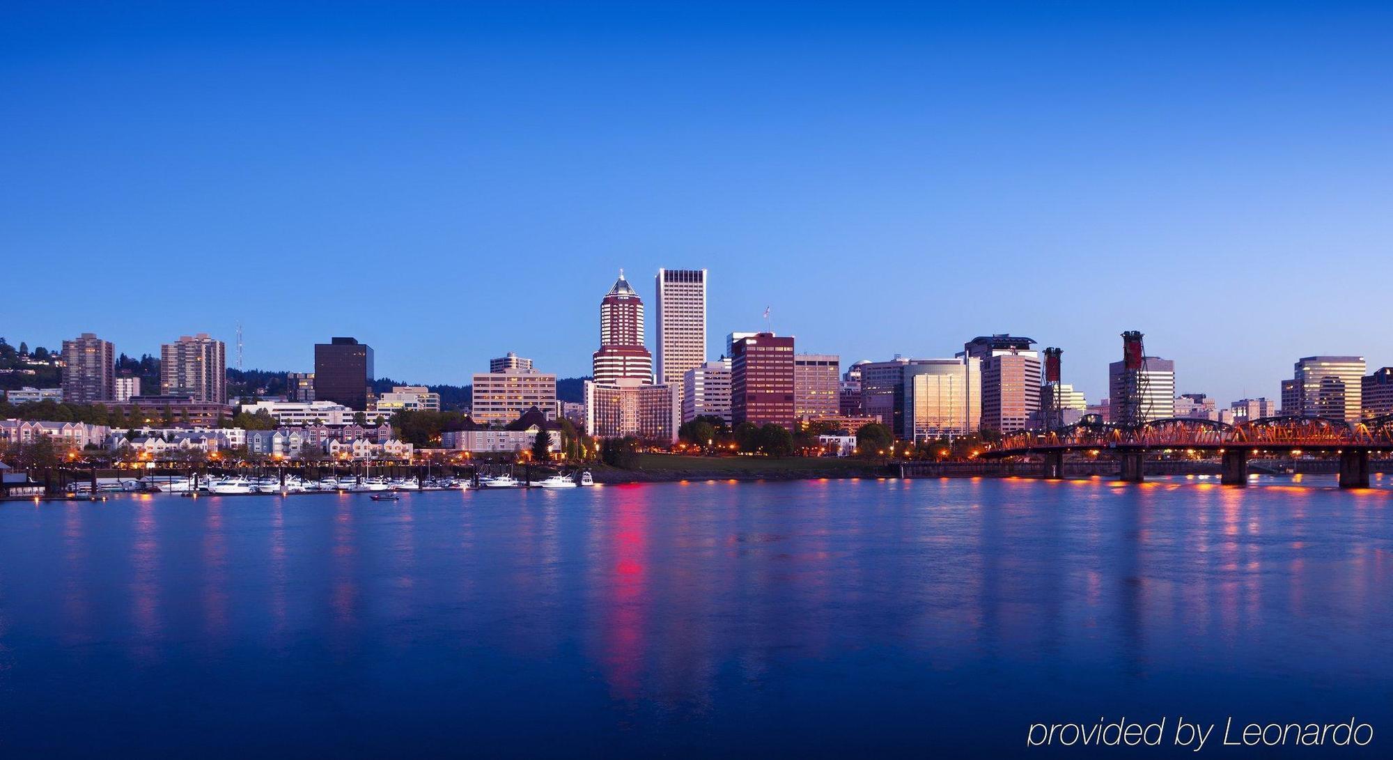 Отель Courtyard Portland Downtown / Convention Center Экстерьер фото