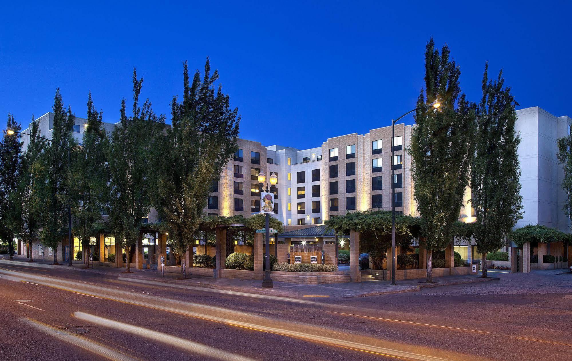 Отель Courtyard Portland Downtown / Convention Center Экстерьер фото